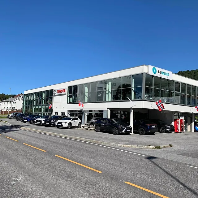Fasaden på bilhallen